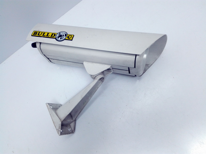 camara vigilancia bulldog posicionable visera extraible met 220v 11.5x42x15+21 1u